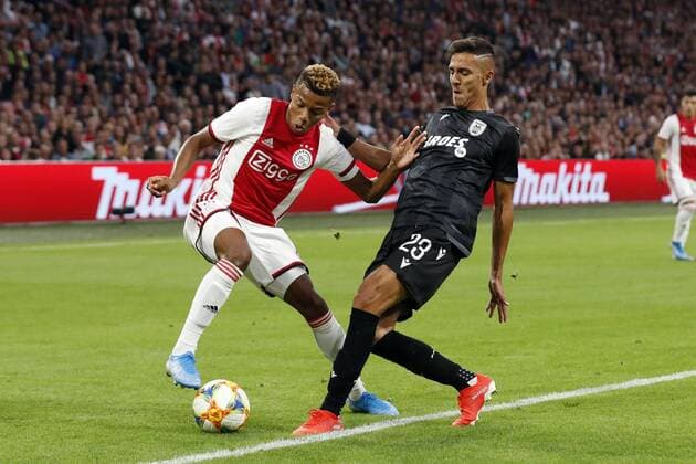 (l-r) David Neres of Ajax, Dimitris Giannoulis of PAOK FC during the UEFA Champions League third round qualifying second leg match between Ajax Amsterdam and PAOK FC at the Johan Cruijff Arena on August 13, 2019 in Amsterdam, The Netherlands UEFA Champions League 2019 2020 xVIxVIxImagesx xMauricexvanxSteenxIVx 200941350