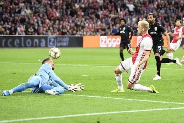 AMSTERDAM , 13-08-2019 , Johan Cruijff ArenA , Champions League third qualifying round season 2019-2020 , PAOK goalkeeper Alexandros Paschalakis and Ajax player Donny van de Beek during the match Ajax - PAOK Ajax - PAOK  x4105257x Copyright: