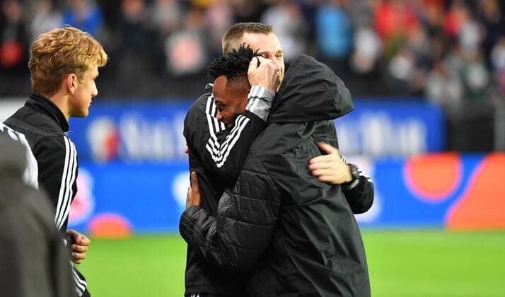 Football UEFA Champions League Q3 Rosenborg - Maribor Lerkendal Stadium, Trondheim, Norway 13 August 2019 Rosenborgs trener Eirik Horneland takker Samuel Adegbenro etter kampen Foto : Arve Johnsen, Digitalsport 