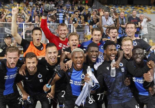 August 13, 2019, Kiev, Ukraine: Players of Brugge celebrate with their fans on background after the UEFA Champions League third qualifying round second leg football match between FC Dynamo Kyiv and Club Brugge KV, at the Olimpiyskiy stadium in Kiev, Ukraine, 13 August 2019. Brugge vs Dynamo Kyiv UEFA Champions League qualifying round - ZUMAg194 20190813_zap_g194_009 Copyright: xSergxGlovnyx