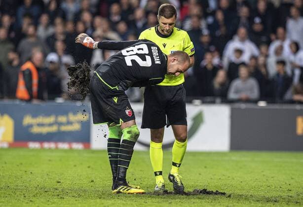 Milan Borjan 82, Red Star, throws soil away from the penalty spot during the match in the Champions League qualifier between FC Koebenhavn and Red Star in the Park on Tuesday, August 13, 2019, Copenhagen Denmark,  Copyright: AndersxKjaerbyex-xRitzauxScanpix AndersxKjaerbyex COP101 spdk20190813-233837-L