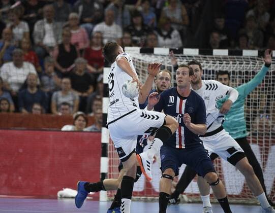 Nikola Bilyk THW Kiel in front of Sander Sagosen PSG Handball , Handball, Men, REWE Cup, International Test Game, THW Kiel vs Paris St Germain, 14 08 19 Kiel Sparkassen Arena Schleswig Holstein Germany
