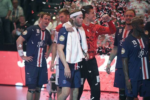 Niklas Landin Jacobsen THW Kiel with his compatriot Mikkel Hansen PSG Handball after the award ceremony in Kiel, handball, men, REWE Cup, international test match, THW Kiel vs. Paris St Germain, 14 08 19 Kiel Sparkassen Arena Schleswig Holstein Germany