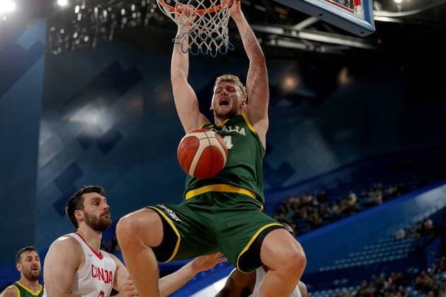 BASKETBALL AUSTRALIA CANADA, Jock Landale of the Boomers scores a basket during the first Australia v Canada basketball match at RAC Arena in Perth, Friday, August 16, 2019. ( NO ARCHIVING, EDITORIAL USE ONLY, NO USE IN BOOKS WITHOUT CONSENT PERTH WA AUSTRALIA  Copyright: xRICHARDxWAINWRIGHTx 20190816001413550898