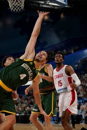 BASKETBALL AUSTRALIA CANADA, Chris Goulding of the Boomers stretches to keep the ball in play during the first Australia v Canada basketball match at RAC Arena in Perth, Friday, August 16, 2019. ( NO ARCHIVING, EDITORIAL USE ONLY, NO USE IN BOOKS WITHOUT CONSENT PERTH WA AUSTRALIA  Copyright: xRICHARDxWAINWRIGHTx 20190816001413554533