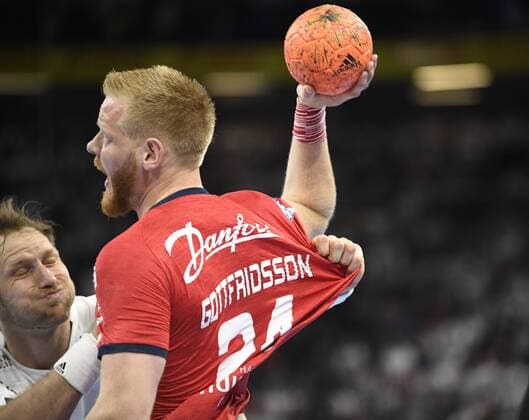 Jim Gottfridsson SG Flensburg Handewitt vs. Steffen Weinhold THW Kiel , Handball, DKB Bundesliga, Men, 30 Matchday, THW Kiel vs. SG Flensburg Handewitt, 12 05 19 Kiel Sparkassen Arena Schleswig Holstein Germany