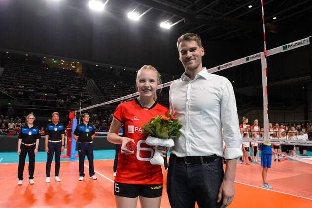 16 08 2019, ÖVB Arena, Bremen Volleyball, international match international match, Germany vs Poland Honour Jennifer Geerties 6 GER for 150 international match by Christian Dünnes Duennes Sports Director German Volleyball Association DVV