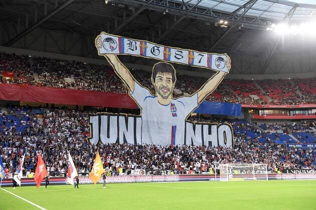 Sport Bilder des Tages ILLUSTRATION - SUPPORTERS - TIFO HOMMAGE A JUNINHO (DIRECTEUR SPORTIF LYON) FOOTBALL : Lyon vs Angers - Ligue 1 Conforama - 16 08 2019 FEP Panoramic 