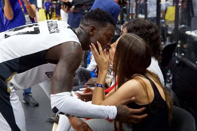 Basketball Hamburg 16 08 2019 German Basketball Bund DBB National Team Men Men Preparation match for World Cup 2019 Supercup Germany GER Hungary HUN Dennis Schröder Schroeder Germany, No 17 Schröder with his wife after the match Kiss