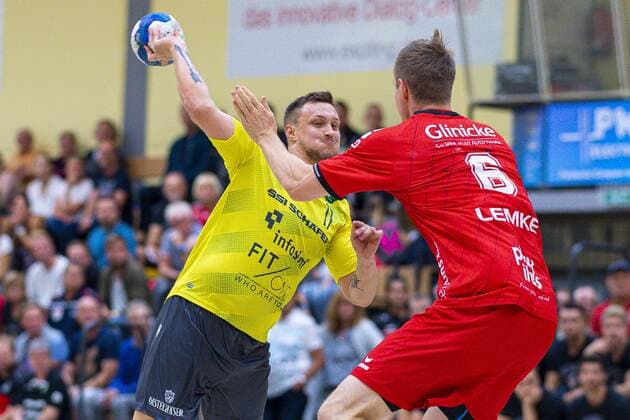 Rodgau, Germany 17 August 2019 DHB Cup 19 20 MT Melsungen vs DjK Rimpar Wölfe v li Patrick Schmidt Rimpar , Finn Lemke Melsungen Rodgau Germany