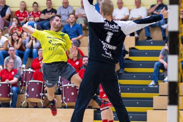 Rodgau, Germany 17 August 2019 DHB Cup 19 20 MT Melsungen vs DjK Rimpar Wölfe v left Dominik Schoemig Rimpar , Torhueter Johan Sjoestrand Melsungen Rodgau Germany