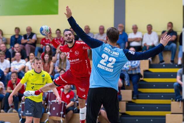 Rodgau, Germany 17 August 2019 DHB Cup 19 20 MT Melsungen vs DjK Rimpar Wölfe v left Michael Allendorf Melsungen , Torhueter Max Brustmann Rimpar Rodgau Germany