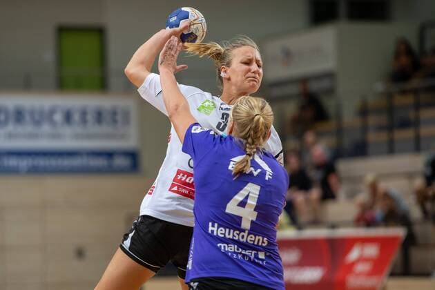 Lea Gruber SV Union Halle vs. Sabine Heusdens Vipers SV Union Halle Neustadt Wildcats vs HSG Bad Wildungen Vipers 5 SWH Saale Cup Handball 2 Bundesliga Season 2019 2020 Copyright xVIADATAx xHolgerxJohnx Halle Saale Sachsen Anhalt Germany