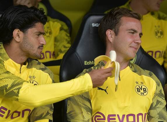 Bilder des Jahres 2019, Sport 08 August Sport Bilder des Tages 17.08.2019, xblx, Fussball 1.Bundesliga, Borussia Dortmund - FC Augsburg emspor, v.l. Mahmoud Dahoud (Borussia Dortmund), Mario Goetze (Borussia Dortmund), Reservebank, Auswechselbank (DFL DFB REGULATIONS PROHIBIT ANY USE OF PHOTOGRAPHS as IMAGE SEQUENCES and or QUASI-VIDEO) Dortmund *** 17 08 2019, xblx, Football 1 Bundesliga, Borussia Dortmund FC Augsburg emspor, v l Mahmoud Dahoud Borussia Dortmund , Mario Goetze Borussia Dortmund , Reserve Bank, Substitute Bank DFL DFB REGULATIONS PROHIBIT ANY USE OF PHOTOGRAPHS as IMAGE SEQUENCES and or QUASI VIDEO Dortmund