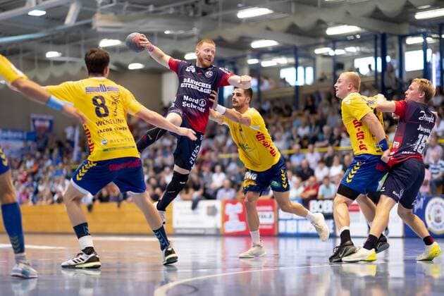 Anders Zachariassen No 22, SG Flensburg Handewitt against Lutz Wesseling No 8, Mecklenburger Stiere Schwerin and Nikolas Passias No 32, Mecklenburger Stiere Schwerin Mecklenburger Stiere vs SG Flensburg Handewitt, Handball, DHB Cup, 17 08 19 Luebeck Schleswig Holstein Germany Copyright: xAgentur54Gradx xFelixxKoenigx