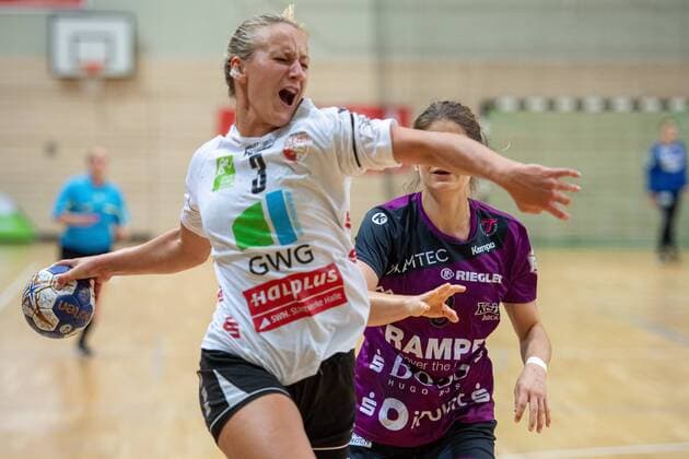 Lea Gruber SV Union Halle scoring behind Patricia Kovacs Metzingen SV Union Halle Neustadt Wildcats vs TuS Metzingen 5 SWH Saale Cup Handball 2 Bundesliga Season 2019 2020 Copyright xVIADATAx xHolgerxJohnx Halle Saale Sachsen Anhalt Germany