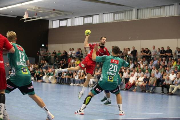 Soeren Suedmeier ASV Hamm Westfalen 17 against Miljan Pusica TSV GWD Minden 20 in front GER, Handball, DHB Cup, 1 round, semi final 2, TSV GWD Minden against ASV Hamm Westfalen, 17 08 2019 Minden Copyright: xEIBNER JanxStrohdiekx EP_JSK