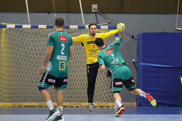 Savvas Savvas TSV GWD Minden 7 against Felix Storbeck ASV Hamm Westfalen 1 , left Lucas Champion TSV GWD Minden 2 GER, Handball, DHB Cup, 1 Round, Semifinal 2, TSV GWD Minden against ASV Hamm Westfalen, 17 08 2019 Minden Copyright: xEIBNER JanxStrohdiekx EP_JSK