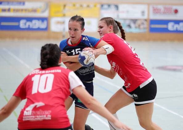 Skoda Cup in Allensbach SG H2 Ku Herrenberg TSG Eddersheim 21 19 Szimonetta Gera Toepelt middle SG H2 against Linda Brocke 10 and right Lilly Knig TSG Skoda Cup in Allensbach SG H2 Ku Herrenberg TSG Eddersheim Allensbach Copyright: xEIBNER PeterxPisax EP_EER