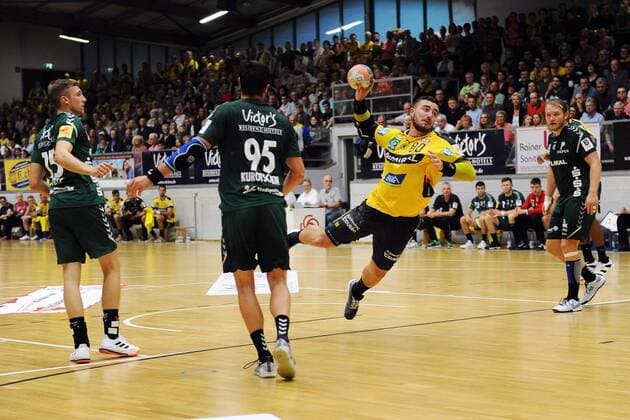 free for throw at Kreis Jannik Kohlbacher, Rhein Neckar Loewen 80, at match Rhein Neckar Loewen vs. HG Saarlouis, DHB Cup, 1 round, first semi-final in Final Four tournament at Stadtgartenhalle Saarlouis, 17 08 19 Rhein Neckar Loewen vs. HG Saarlouis , 17 08 19, DHB Cup, Saarlouis Copyright: xEIBNER PeterxFranzx EP_PFZ