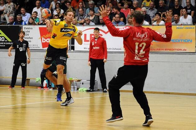 Jesper Nielsen, Rhein Neckar Loewen 36, outwits Patrick Schulz, HG Saarlouis 12, at the game Rhein Neckar Loewen vs. HG Saarlouis, DHB Cup, 1 round, first semi-final in the Final Four tournament in the Stadtgartenhalle Saarlouis, 17 08 19 Rhein Neckar Loewen vs. HG Saarlouis, 17 08 19, DHB Cup, Saarlouis Copyright: xEIBNER PeterxFranzx EP_PFZ