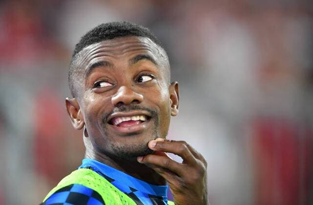 Salomon Kalou Hertha BSC , FC Bayern München Hertha BSC Berlin 1 Bundesliga 2019 2020, 1 BL, 1 Bundesliga, DFL, Football, Soccer, Soccer, Men, Germany, Germany Munich, 16 8 2019, Allianz Arena DFB RULES PROHIBIT USE IN MMS SERVICES VIA HANDHELD DEVICES UNTIL TWO HOURS AFTER A MATCH AND ANY USAGE ON INTERNET OR ONLINE MEDIA SIMULATING VIDEO FOOTAGE DURING THE MATCH