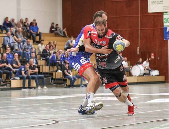 17 08 2019, xmgx, Handball DHB Cup, ThSV Eisenac HC Erlangen II v l Duje Miljak Eisenach Nico Büdel Erlangen Hanau Hessen Germany DEU