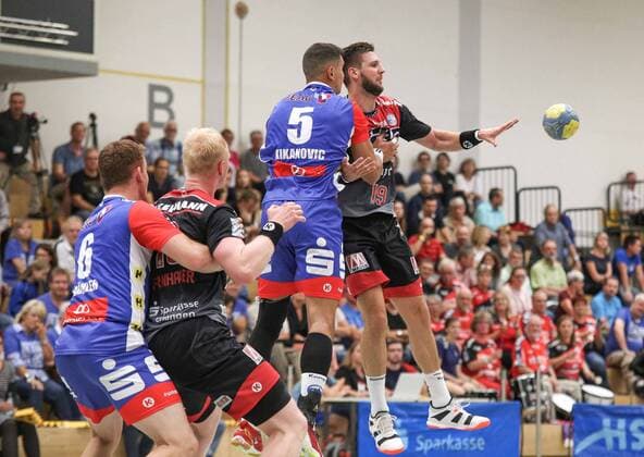 17 08 2019, xmgx, Handball DHB Cup, ThSV Eisenac HC Erlangen II v l Adrian Wöhler Eisenach Sebastian Firnhaber Erlangen Luka Kikanovia Eisenach Sime Ivic Erlangen Hanau Hessen Germany DEU