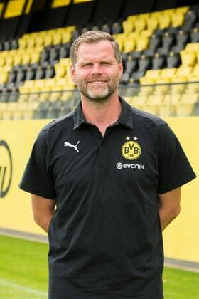Goalkeeping coach Matthias Kleinsteiber Borussia Dortmund 1 BL, portrait date 2019 2020 Team2