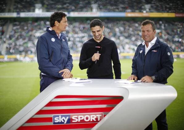 Mönchengladbach, Germany, 1 Soccer Bundesliga, 1 Matchday, Borussia Mönchengladbach FC Schalke 04 0 0 on 17 08 2019 at Borussia Park in Mönchengladbach Sebastian HELLMANN SKY , Lars STINDL BMG and SKY expert Lothar MATTHÄUS v li n re According to the DFL Deutsche Fußball Liga it is prohibited to use or have used photographs taken in the stadium and or during the match in the form of sequence pictures and or video-like photo sequences.