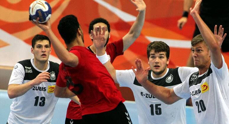 Handball, U19 WM, Finale, Ägypten - Deutschland 18.08.2019 Skopje(North Macedonia) Egypt-Germany Vlll IHF men s handball Youth U19 Under19 World Championship, WM, Weltmeisterschaft final Merlin Fuss,Ian Weber, Julius Meyer-Siebert Germany players in defence : 