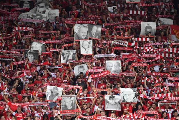 Bilder des Jahres 2019, Sport 08 August Sport Bilder des Tages Fussball, Herren, Saison 2019 2020, 1. Bundesliga, 1. FC Union Berlin - RB Leipzig, Aktion - Endlich dabei - für verstorbene Unioner, die das historisch erste Bundesligaspiel von Union nicht miterleben können, 18.08. 2019, *** Soccer, Men, Season 2019 2020, 1 Bundesliga, 1 FC Union Berlin RB Leipzig, Action Finally here for deceased Unioners who cant witness Unions historically first Bundesliga match, 18 08 2019, Copyright: xMatthiasxKochx