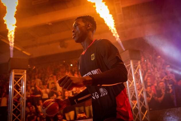 Basketball Hamburg 18.08.2019 Deutscher Basketball Bund DBB Nationalmannschaft Herren Männer Vorbereitungsspiel zum WM 2019 Supercup Deutschland (GER) - Polen (POL) Spielervorstellung Teamvorstellung Dennis Schröder Schroeder (Deutschland, No.17) Schröder *** Basketball Hamburg 18 08 2019 German Basketball Federation DBB National Team Men Men Preparation Game for World Cup 2019 Supercup Germany GER Poland POL Player Presentation Team Presentation Dennis Schröder Schroeder Germany, No 17 Schröder