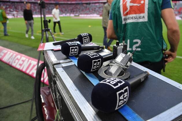16.08.2019, Fussball GER, Saison 2019 2020, 1. Bundesliga, 1. Spieltag, FC Bayern Muenchen - Hertha BSC 2:2, DAZN Mikrofone *** 16 08 2019, Soccer GER, Season 2019 2020, 1 Bundesliga, 1 Matchday, FC Bayern Muenchen Hertha BSC 2 2, DAZN Microphones Team2