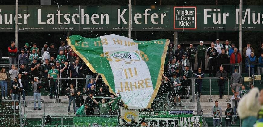 20 08 2019, xmohx, Fussball Regionalliga Suedwest, FC Homburg VfR Aalen emspor, v l At the beginning of the game the fans of FC 08 Homburg did a choreography DFL DFB REGULATIONS PROHIBIT ANY USE OF PHOTOGRAPHS as IMAGE SEQUENCES and or QUASI VIDEO Homburg
