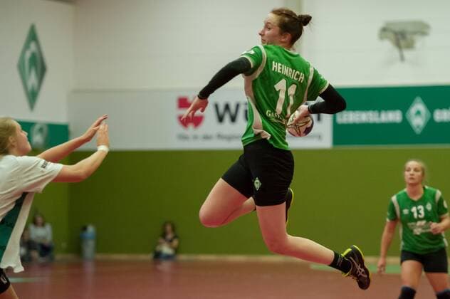 Lotta Heinrich SV Werder Bremen, 11 at the throw, game scene, action, action, 20 08 2019, Bremen Germany , handball, test game women, SV Werder Bremen VfL Oldenburg xobx