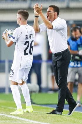 SOCCER - CL, play off, LASK vs Bruegge LINZ,AUSTRIA,20.AUG.19 - SOCCER - UEFA Champions League, play off, LASK vs FC Bruegge. Image shows Reinhold Ranftl (LASK) and head coach Valerien Ismael (LASK). GEPAxpictures xJasminxWalter