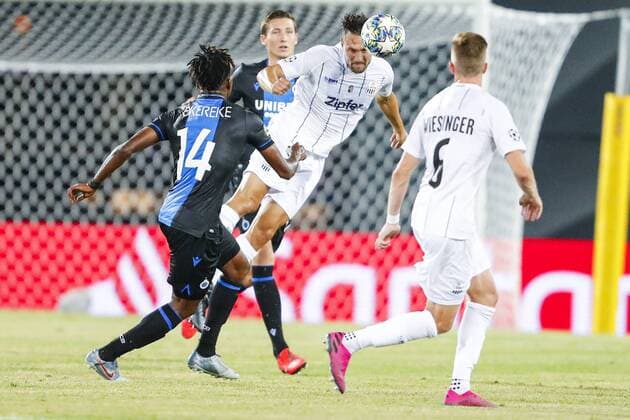 SOCCER - CL, play off, LASK vs Bruegge LINZ,AUSTRIA,20.AUG.19 - SOCCER - UEFA Champions League, play off, LASK vs FC Bruegge. Image shows David Okereke (Bruegge), James Holland (LASK) and Philipp Wiesinger (LASK). GEPAxpictures xJasminxWalter