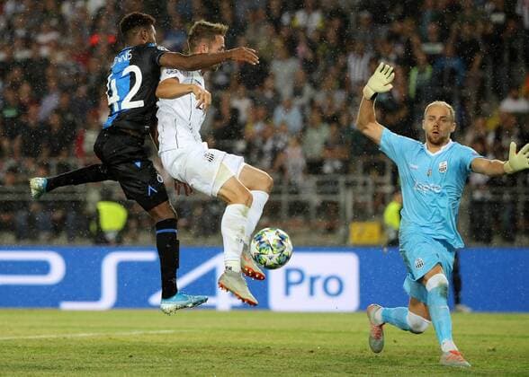 SOCCER - CL, play off, LASK vs Bruegge LINZ,AUSTRIA,20.AUG.19 - SOCCER - UEFA Champions League, play off, LASK vs FC Bruegge. Image shows Emmanuel Bonaventure (Bruegge), Rene Renner and Alexander Schlager (LASK). GEPAxpictures xWalterxLuger