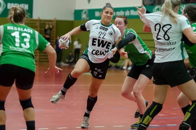 Kristina Logvin VfL Oldenburg, 22 am Ball, game scene, action, action, 20 08 2019, Bremen Germany , handball, test game women, SV Werder Bremen VfL Oldenburg xobx