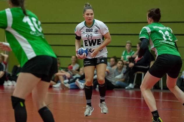 Kristina Logvin VfL Oldenburg, 22 am Ball, game scene, action, action, 20 08 2019, Bremen Germany , handball, test game women, SV Werder Bremen VfL Oldenburg xobx