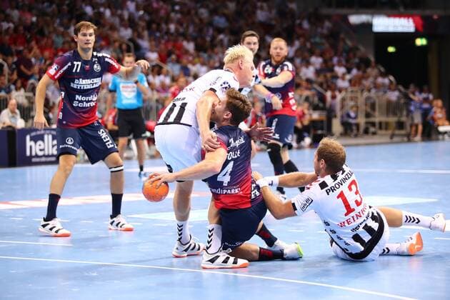 Johannes Golla Flensburg in a duel with Patrick Wiencek Kiel, left and Steffen Weinhold Kiel THW Kiel vs SG Flensburg Handewitt, Handball, Pixum Super Cup, 21 08 2019 THW Kiel vs SG Flensburg Handewitt, Handball, Pixum Super Cup, 21 08 2019 Duesseldorf Copyright: xEIBNER RenexWeissx EP_RWS