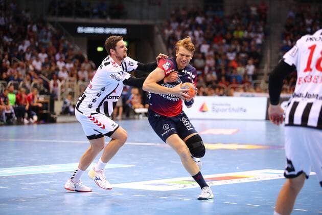 Simon Jeppsson Flensburg in duel with Hendrik Pekeler Kiel THW Kiel vs SG Flensburg Handewitt, Handball, Pixum Super Cup, 21 08 2019 THW Kiel vs SG Flensburg Handewitt, Handball, Pixum Super Cup, 21 08 2019 Duesseldorf Copyright: xEIBNER RenexWeissx EP_RWS