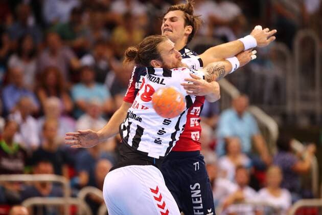 Magnus Roed Flensburg throws in duel with Pavel Horak Kiel THW Kiel vs. SG Flensburg Handewitt, Handball, Pixum Super Cup, 21 08 2019 THW Kiel vs. SG Flensburg Handewitt, Handball, Pixum Super Cup, 21 08 2019 Duesseldorf Copyright: xEIBNER RenexWeissx EP_RWS