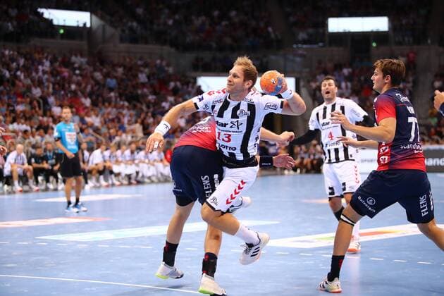 Steffen Weinhold Kiel gets to the goal throw from THW Kiel vs SG Flensburg Handewitt, Handball, Pixum Super Cup, 21 08 2019 THW Kiel vs SG Flensburg Handewitt, Handball, Pixum Super Cup, 21 08 2019 Duesseldorf Copyright: xEIBNER RenexWeissx EP_RWS