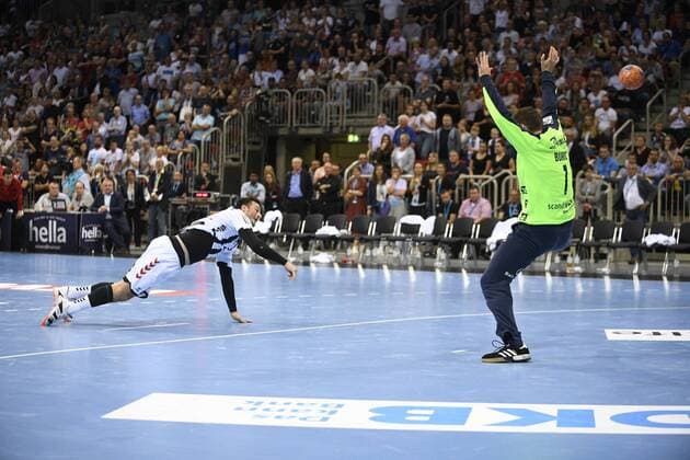 Benjamin Buric SG Flensburg Handewitt holds the seven meter of Domagoj Duvnjak THW Kiel , Handball, Men, Super Cup, THW Kiel vs. SG Flensburg Handewitt, Season 2019 2020, 21 08 19 Düsseldorf ISS Dome Nordrhein Westfalen Germany
