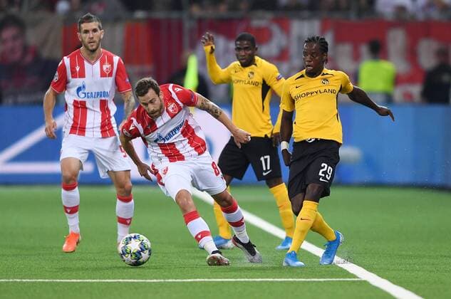 FOOTBALL CHAMPIONS LEAGUE SAISON 2019 2020 Play Off First leg in Bern BSC Young Boys Bern Red Star Belgrade 21 08 2019 Jordan Lotomba re, BSC Young Boys Bern vs. Mirko Ivanic Mitte, Red Star Berlgrad
