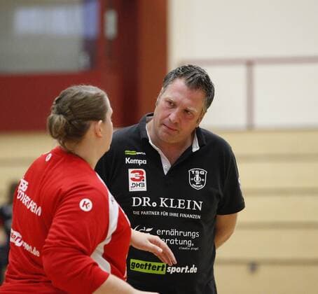 Germany Hattersheim 21 08 2019 Handball Hessen Test match Womens Season 2019 2020 TSG Eddersheim red 1 FSV Mainz 05 black v l Goalkeeper Lisa Brennigke Eddersheim , Trainer Tobias Fischer Eddersheim Sport TSG Eddersheim 1 FSV Mainz 05