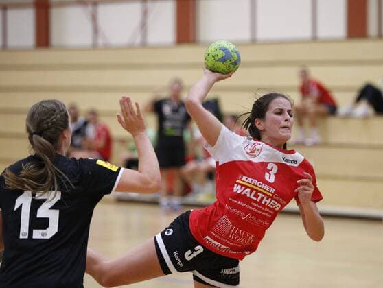 Germany Hattersheim 21 08 2019 Handball Hessen Test match Women Season 2019 2020 TSG Eddersheim red 1 FSV Mainz 05 black v l Alicia Soffel Mainz 05 , Hanna Aylin Özer Eddersheim Sport TSG Eddersheim 1 FSV Mainz 05