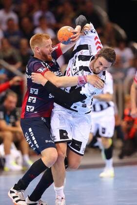 Jim Gottfridsson Flensburg in duel with Hendrik Pekeler Kiel THW Kiel vs. SG Flensburg Handewitt, Handball, Pixum Super Cup, 21 08 2019 THW Kiel vs. SG Flensburg Handewitt, Handball, Pixum Super Cup, 21 08 2019 Duesseldorf Copyright: xEIBNER RenexWeissx EP_RWS
